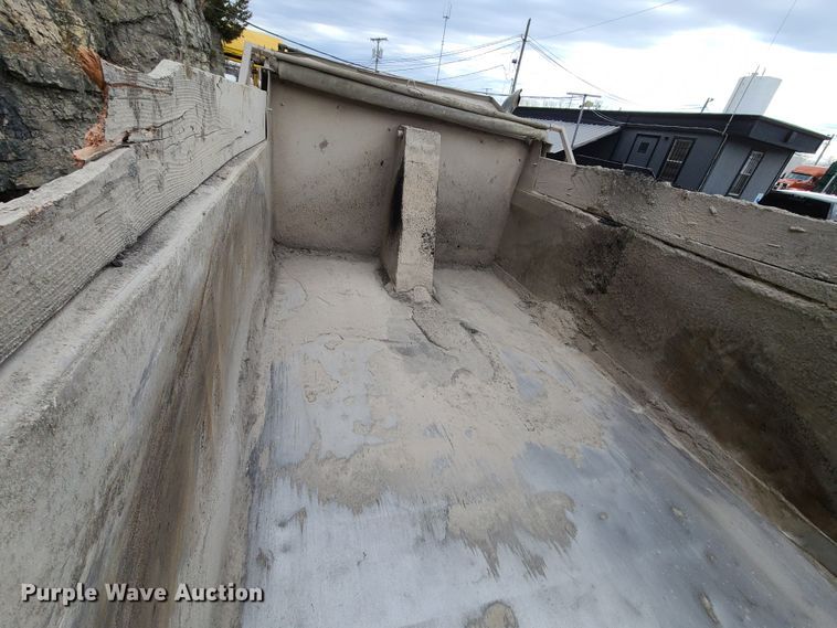 image for item HE9950 1993 Ford L9000  dump truck