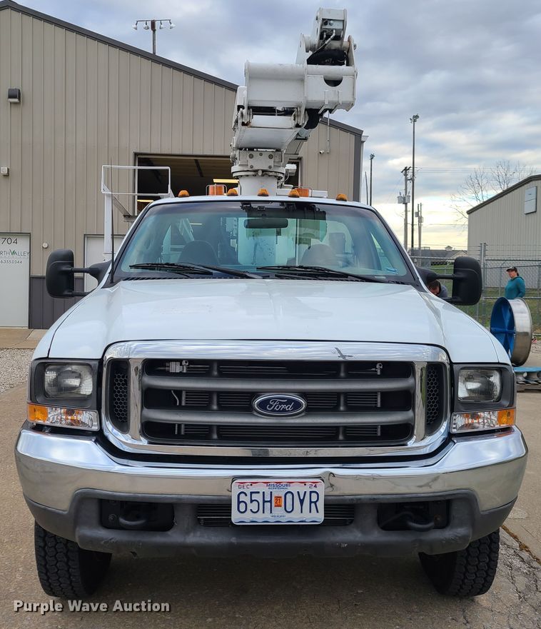 image for item HE9955 2000 Ford F450 Super Duty  bucket truck