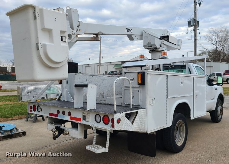 image for item HE9955 2000 Ford F450 Super Duty  bucket truck
