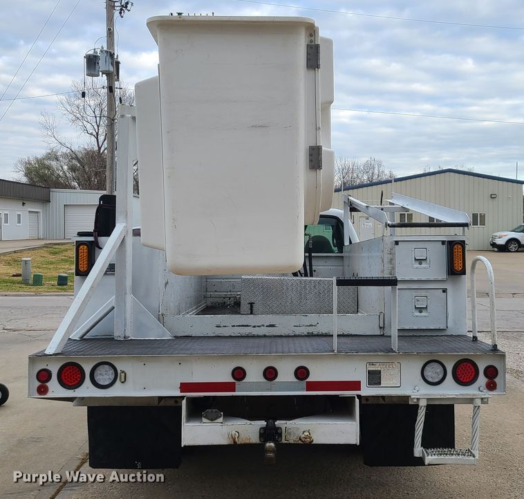 image for item HE9955 2000 Ford F450 Super Duty  bucket truck