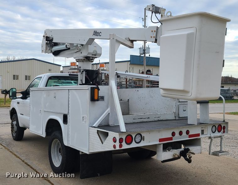 image for item HE9955 2000 Ford F450 Super Duty  bucket truck