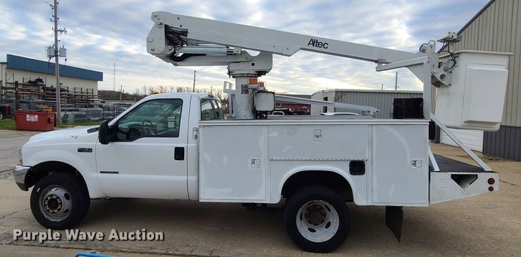 image for item HE9955 2000 Ford F450 Super Duty  bucket truck