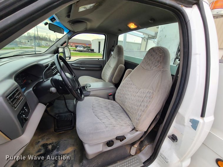 image for item HE9955 2000 Ford F450 Super Duty  bucket truck