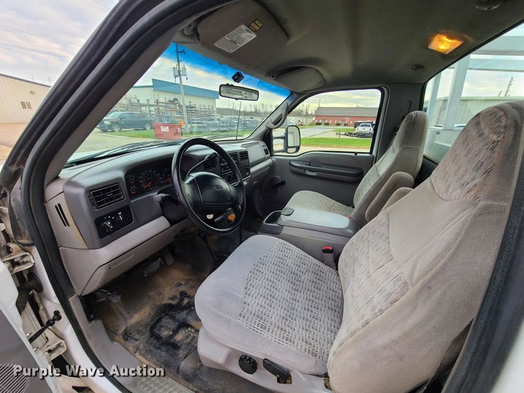 image for item HE9955 2000 Ford F450 Super Duty  bucket truck