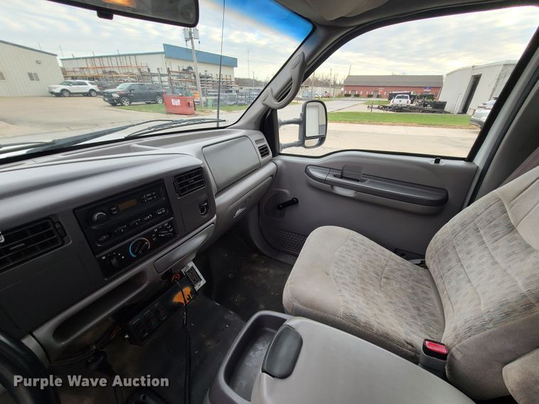 image for item HE9955 2000 Ford F450 Super Duty  bucket truck