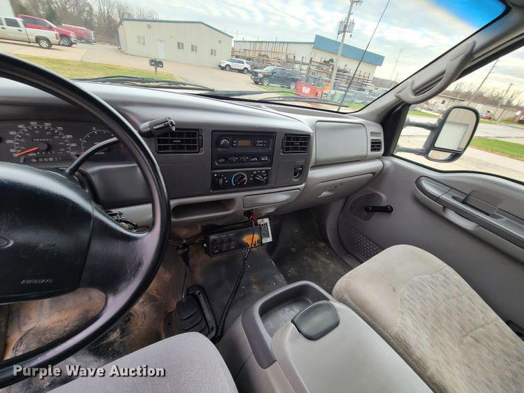 image for item HE9955 2000 Ford F450 Super Duty  bucket truck