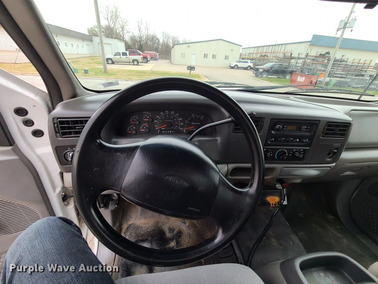 image for item HE9955 2000 Ford F450 Super Duty  bucket truck