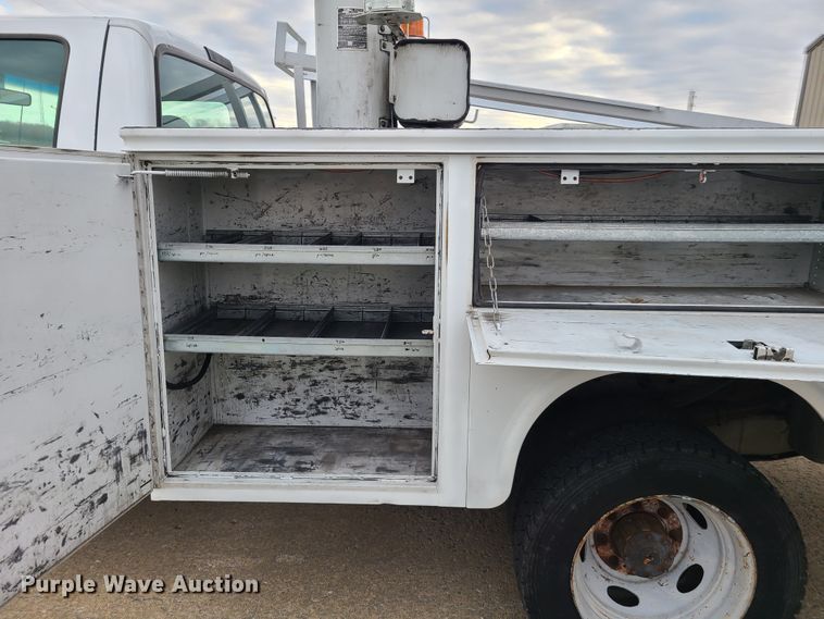 image for item HE9955 2000 Ford F450 Super Duty  bucket truck