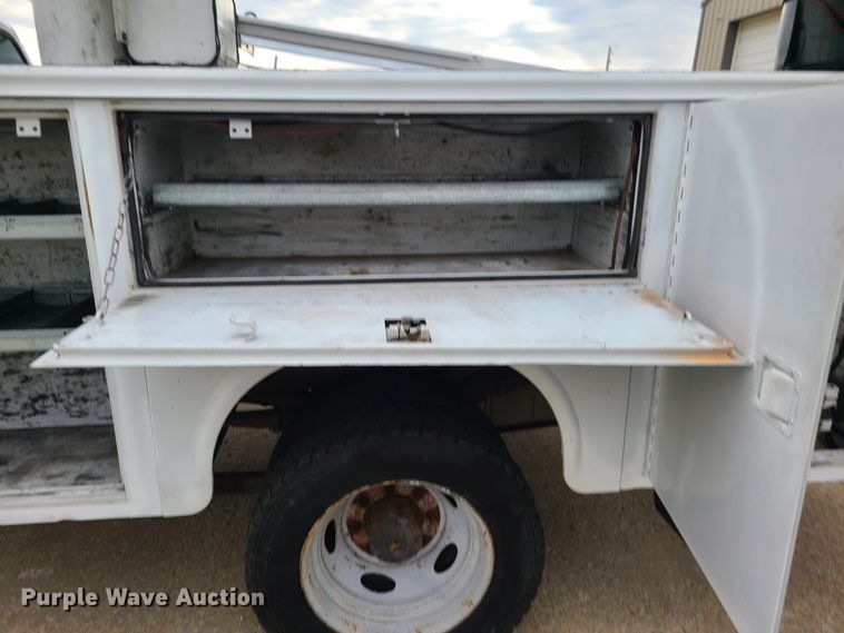 image for item HE9955 2000 Ford F450 Super Duty  bucket truck