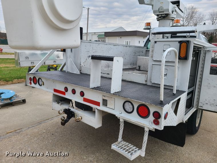 image for item HE9955 2000 Ford F450 Super Duty  bucket truck