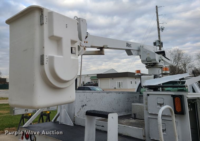 image for item HE9955 2000 Ford F450 Super Duty  bucket truck