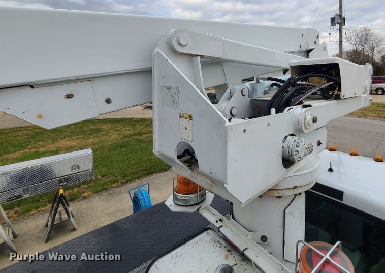 image for item HE9955 2000 Ford F450 Super Duty  bucket truck