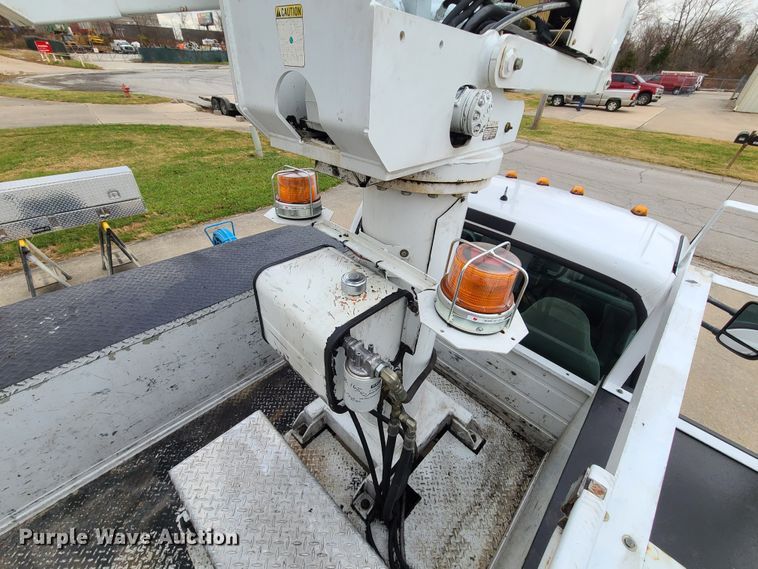 image for item HE9955 2000 Ford F450 Super Duty  bucket truck