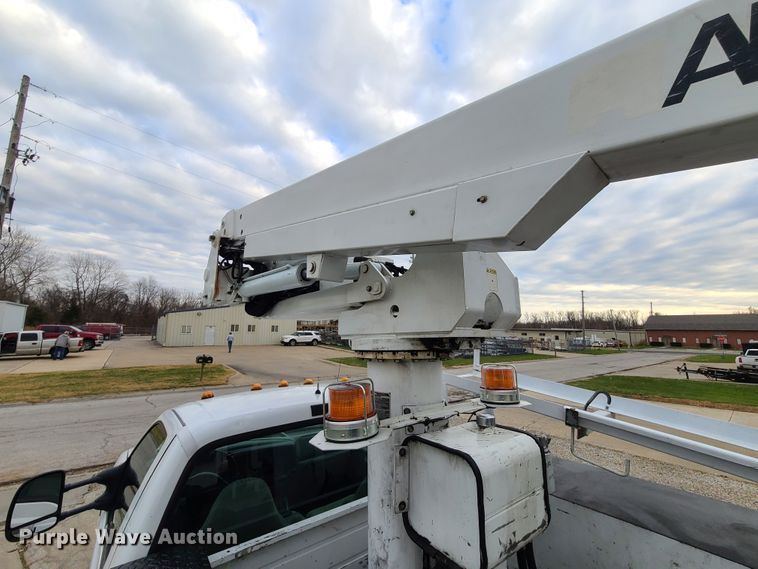 image for item HE9955 2000 Ford F450 Super Duty  bucket truck