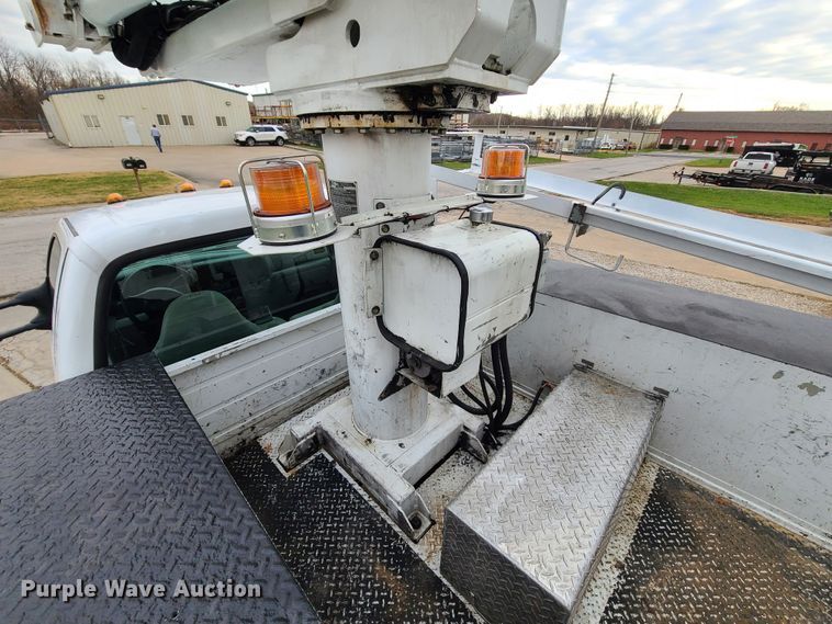 image for item HE9955 2000 Ford F450 Super Duty  bucket truck