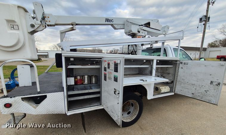 image for item HE9955 2000 Ford F450 Super Duty  bucket truck
