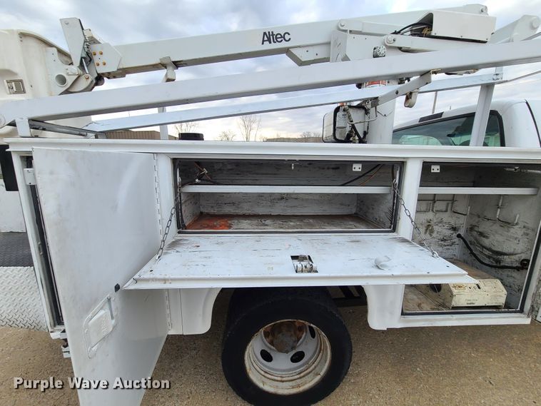 image for item HE9955 2000 Ford F450 Super Duty  bucket truck