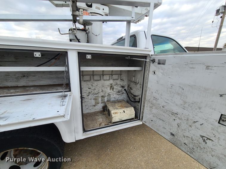 image for item HE9955 2000 Ford F450 Super Duty  bucket truck