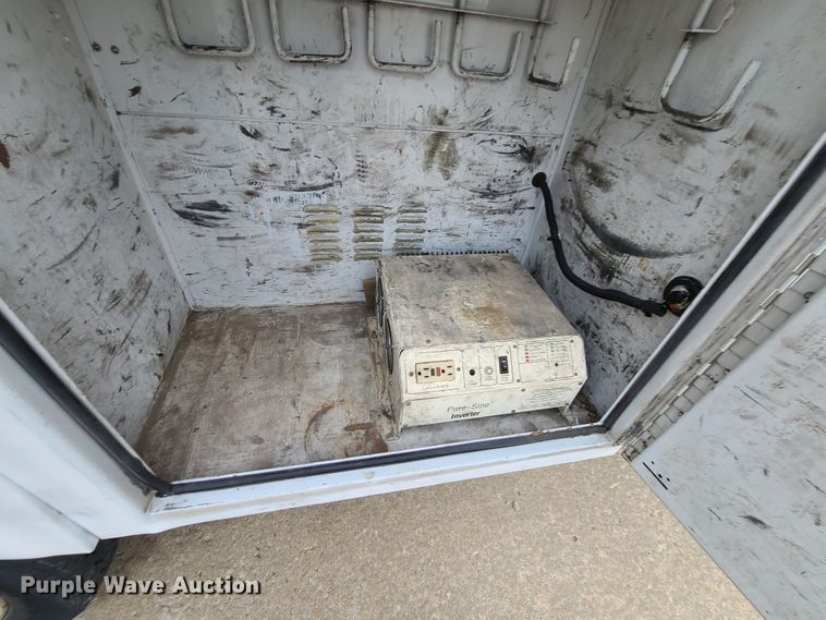 image for item HE9955 2000 Ford F450 Super Duty  bucket truck