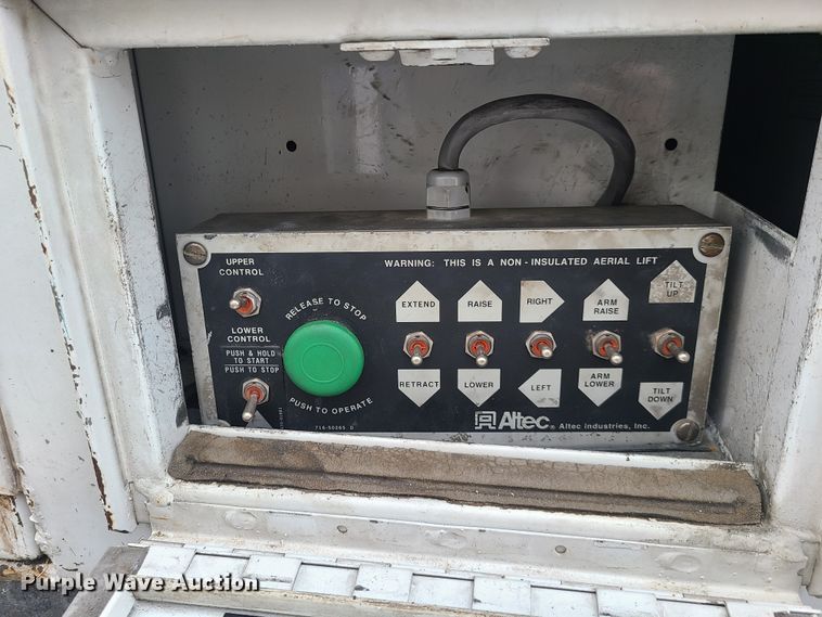 image for item HE9955 2000 Ford F450 Super Duty  bucket truck