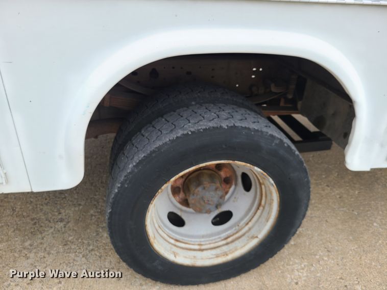 image for item HE9955 2000 Ford F450 Super Duty  bucket truck