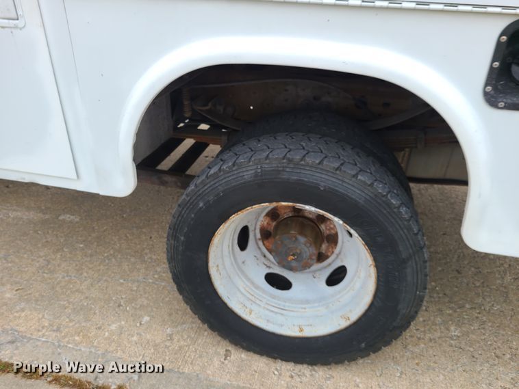 image for item HE9955 2000 Ford F450 Super Duty  bucket truck