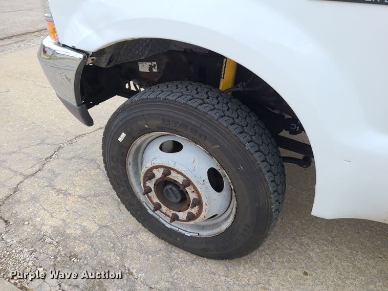 image for item HE9955 2000 Ford F450 Super Duty  bucket truck