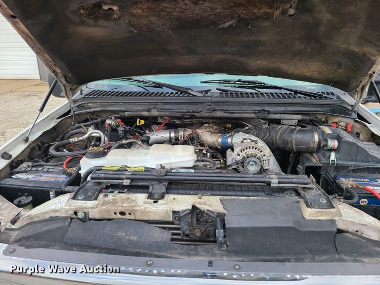 image for item HE9955 2000 Ford F450 Super Duty  bucket truck