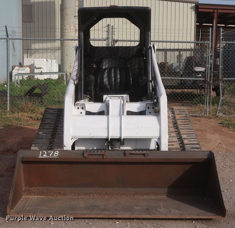 image for item HJ9429 2000 Bobcat 864  tracked skid steer loader