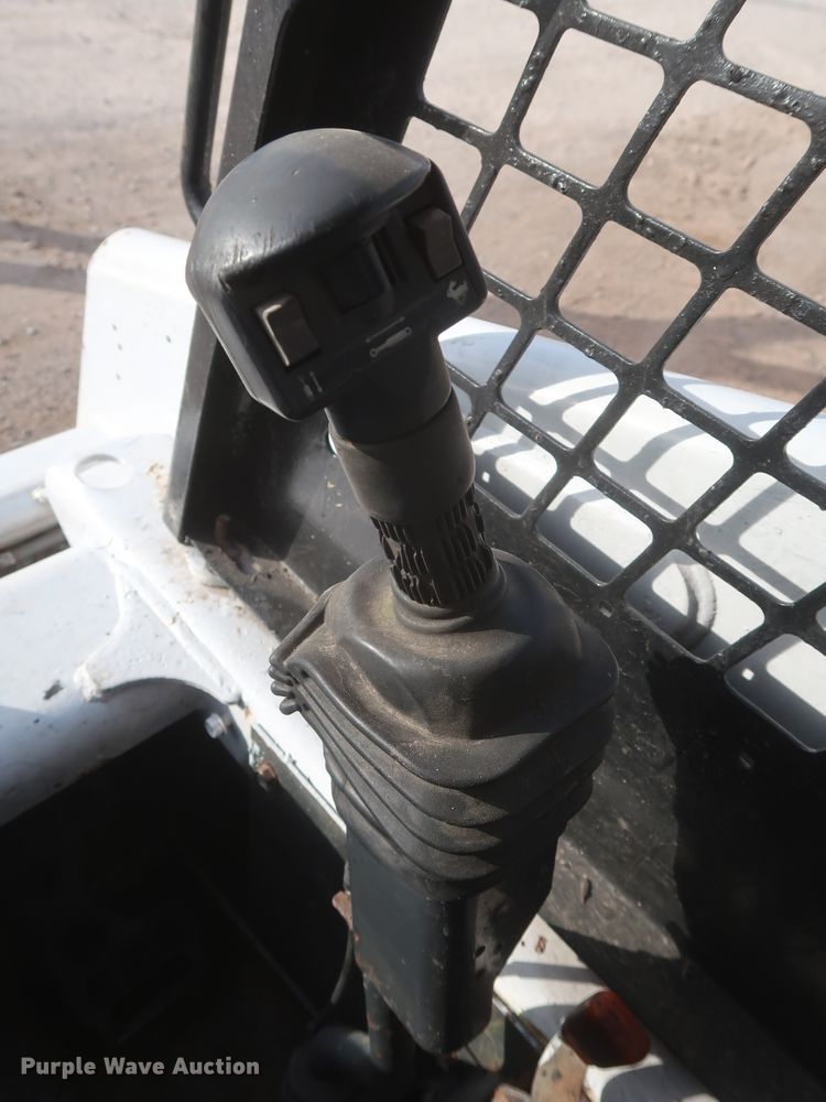 image for item HJ9429 2000 Bobcat 864  tracked skid steer loader