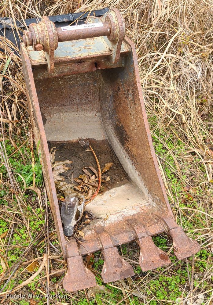 image for item HM9291 18"W excavator bucket