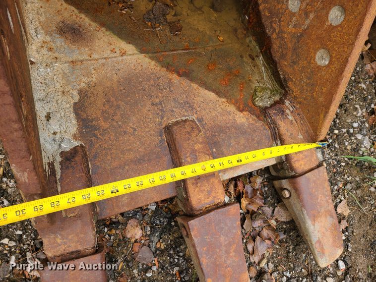 image for item HM9304 GP 30"W excavator bucket