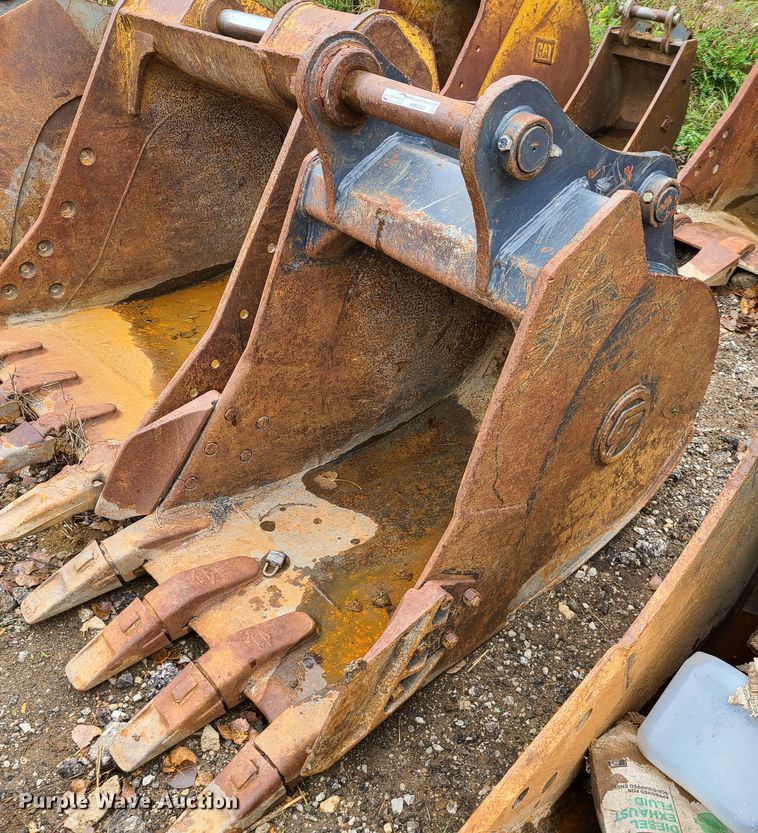 image for item HM9305 CF 36"W excavator bucket