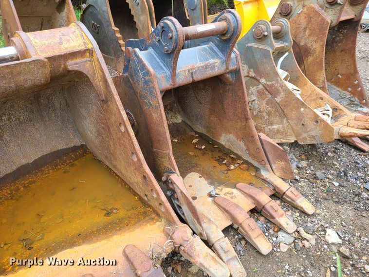 image for item HM9305 CF 36"W excavator bucket