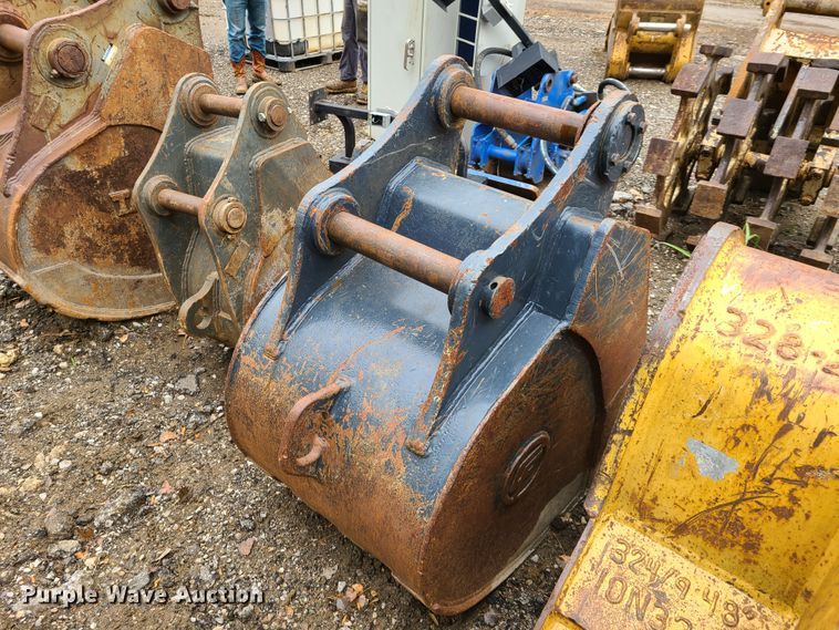 image for item HM9305 CF 36"W excavator bucket