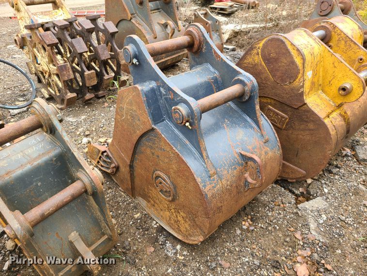 image for item HM9305 CF 36"W excavator bucket