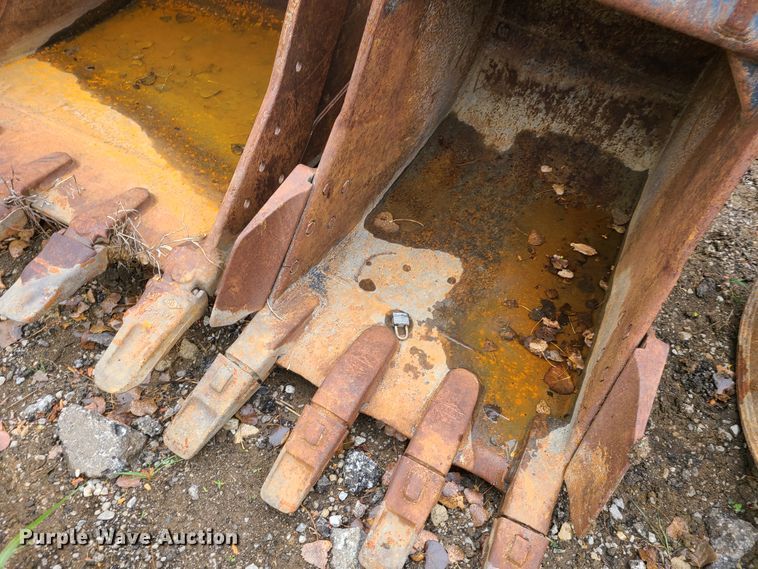 image for item HM9305 CF 36"W excavator bucket