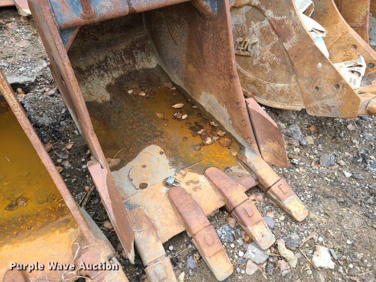 image for item HM9305 CF 36"W excavator bucket