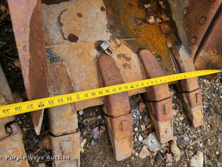 image for item HM9305 CF 36"W excavator bucket