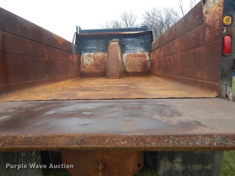 image for item HS9494 1998 GMC T8500  dump truck