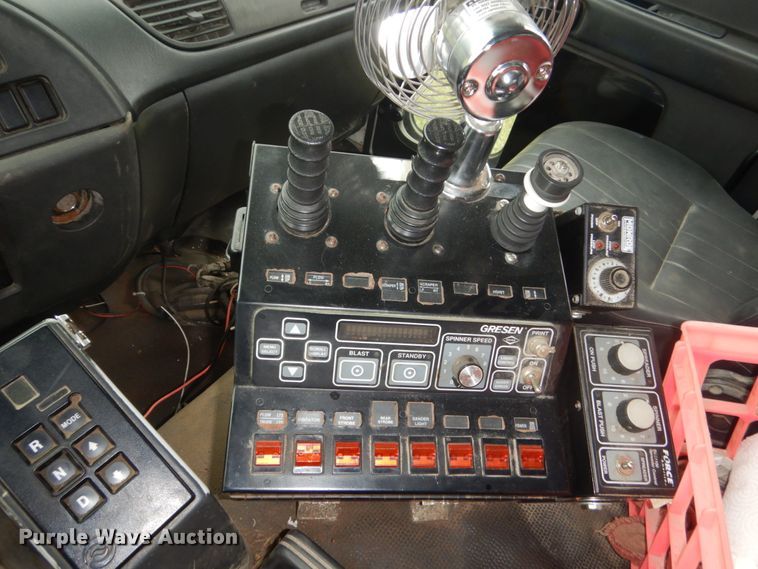 image for item HS9494 1998 GMC T8500  dump truck