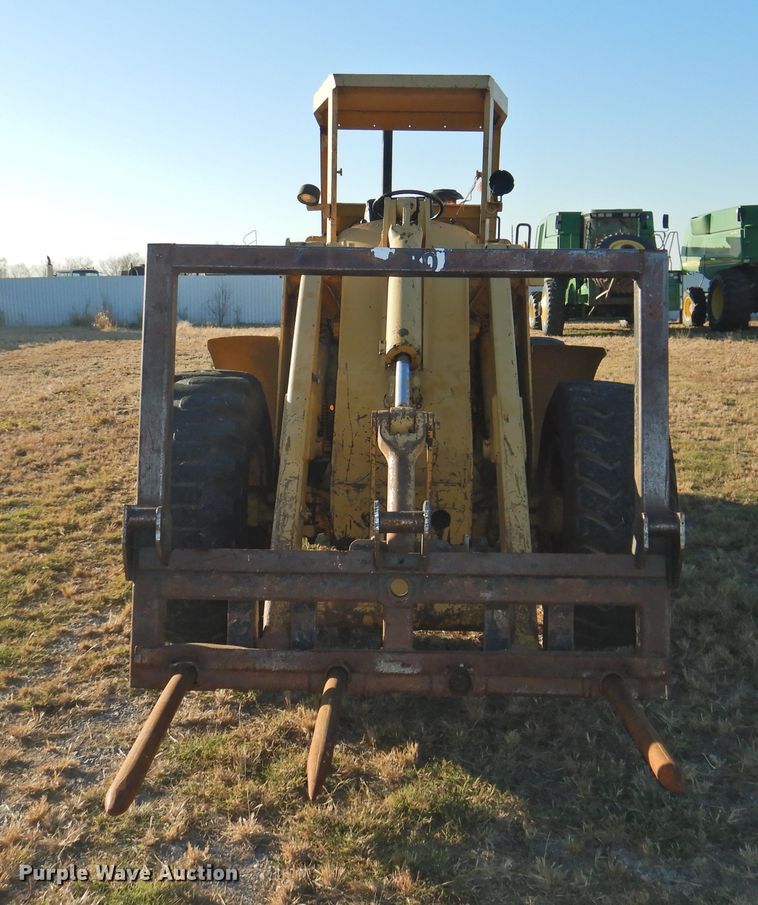 image for item HU9656 1981 John Deere 544B  wheel loader