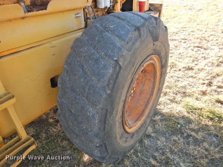 image for item HU9656 1981 John Deere 544B  wheel loader