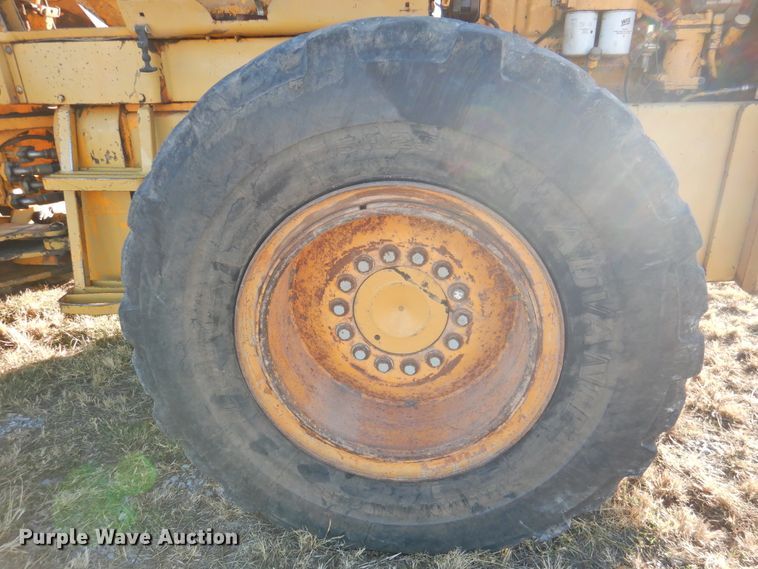 image for item HU9656 1981 John Deere 544B  wheel loader