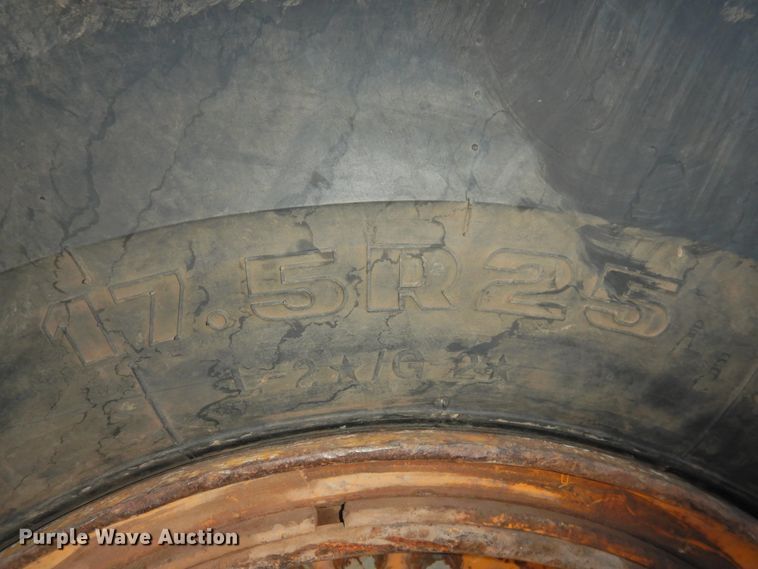 image for item HU9656 1981 John Deere 544B  wheel loader