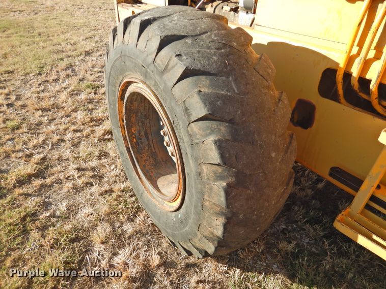 image for item HU9656 1981 John Deere 544B  wheel loader