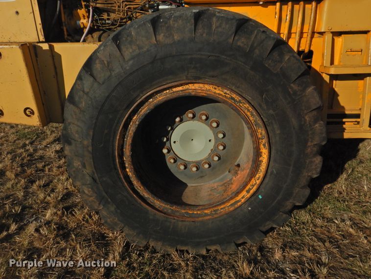 image for item HU9656 1981 John Deere 544B  wheel loader