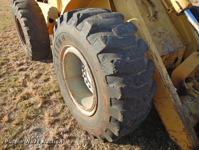 image for item HU9656 1981 John Deere 544B  wheel loader