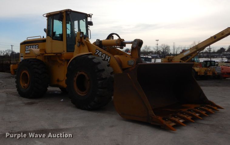 image for item HV9525 2000 John Deere 744H  wheel loader