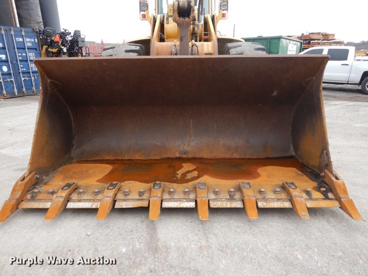 image for item HV9525 2000 John Deere 744H  wheel loader